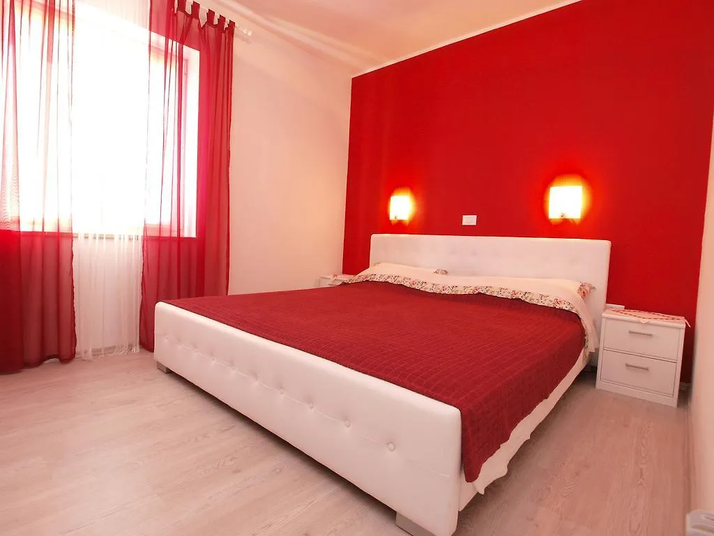Apartments Vesna 1000 Pula 0*,